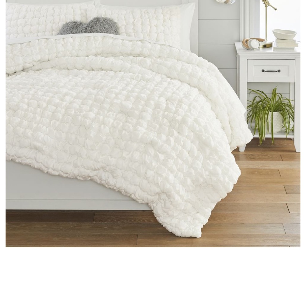 Pottery Barn Cream Textured Comforter marshmallow
